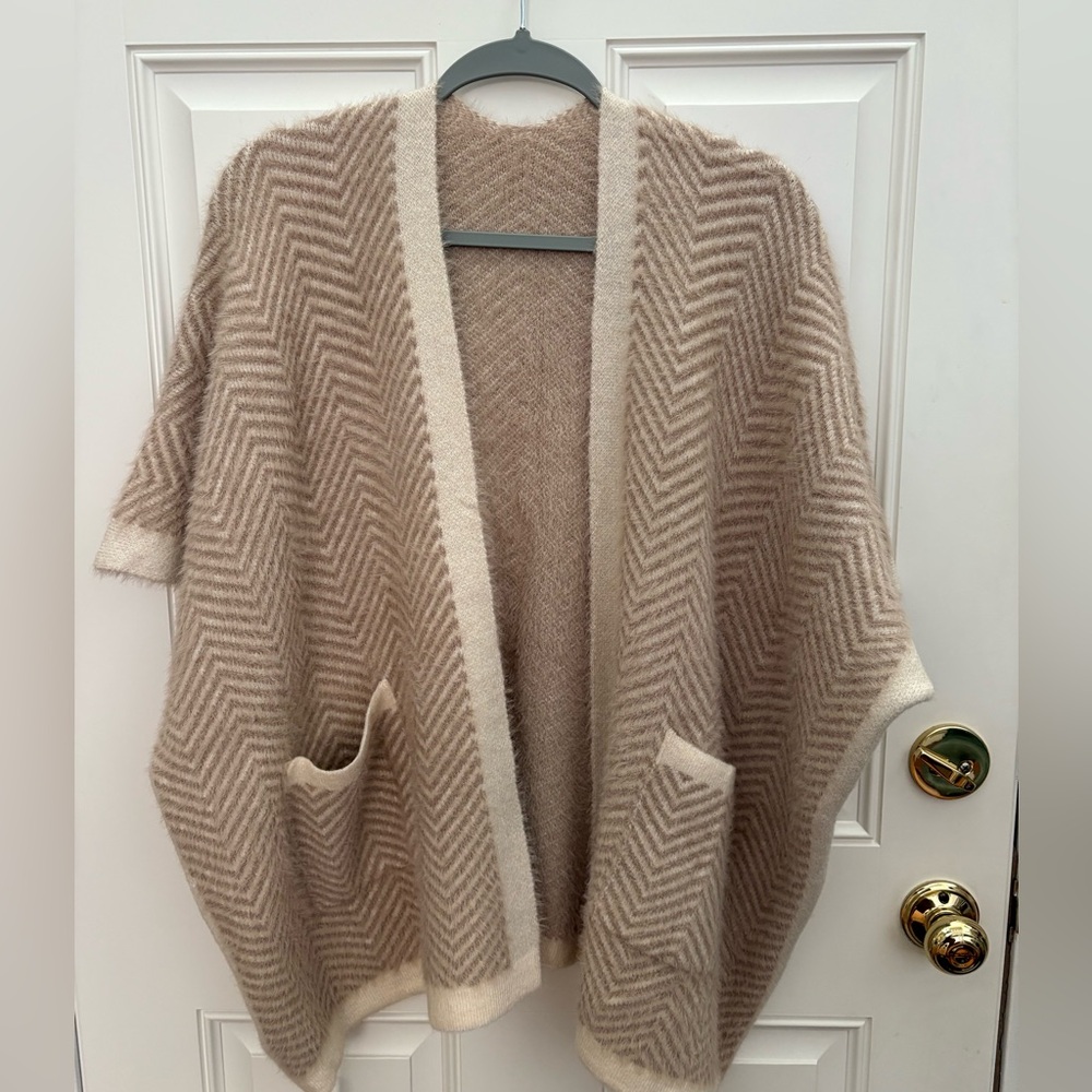 Tan Chevron With Ivory Contrast Trim Pocket Open Front Cardigan NWT